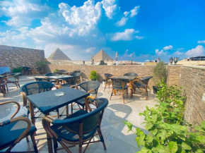 Pyramids Live View Hotel